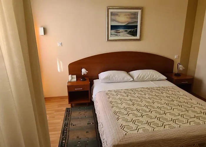 Astoria سيغيت دونيي