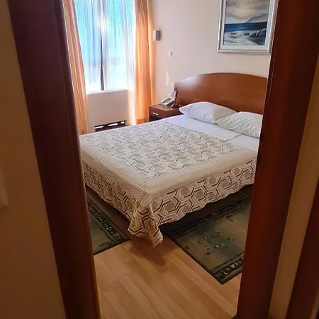 Astoria Aparthotel *